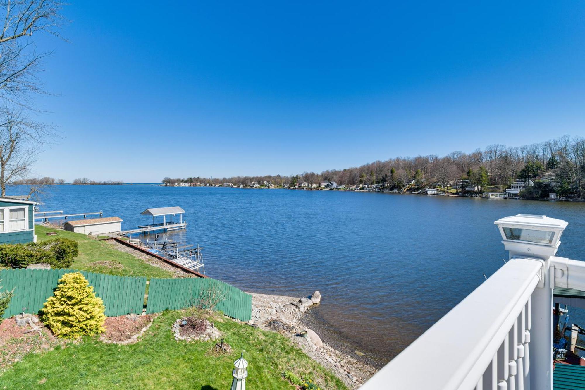 Waterfront Wolcott Vacation Rental With Deck And Views Exteriör bild