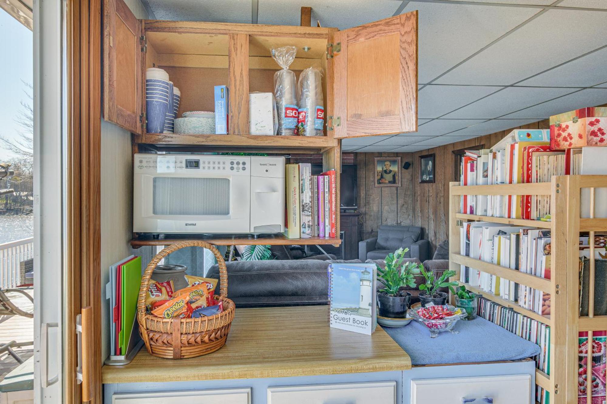 Waterfront Wolcott Vacation Rental With Deck And Views Exteriör bild